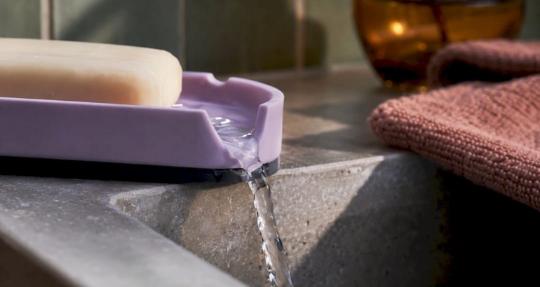 Water draining from a soap dish channel
